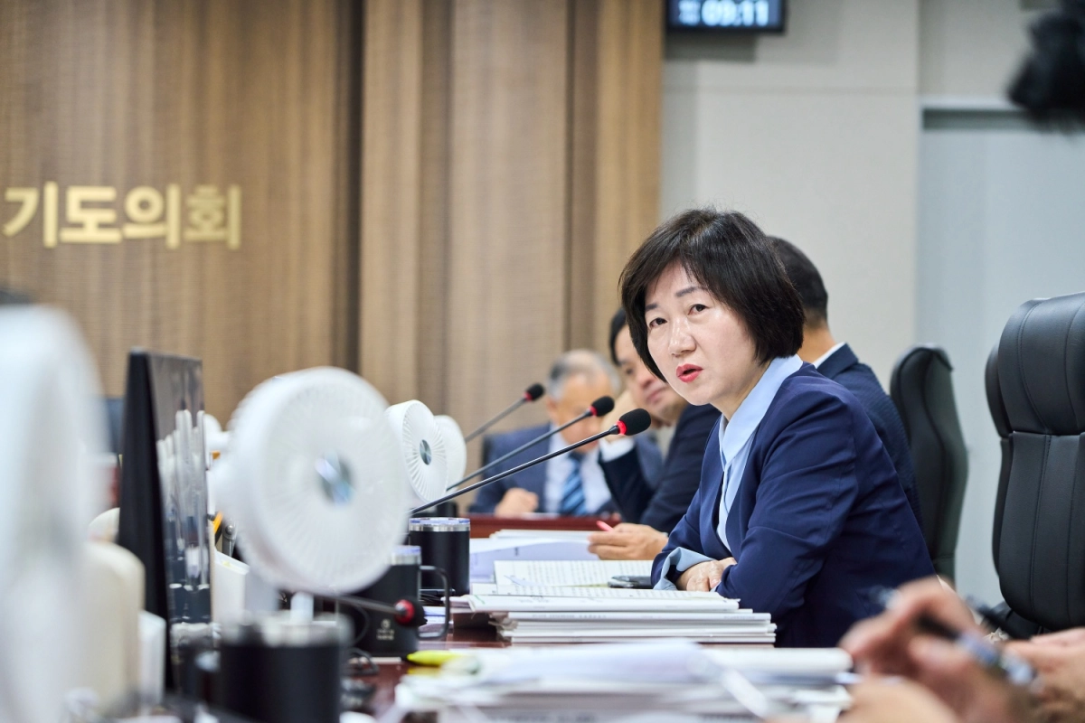 ▲윤도희 의원이 제392회 임시회 제2차 회의에서 경기도경제과학진흥원을 상대로 예산 운용의 문제점을 질타하고 있다. (사진=경기도의회)