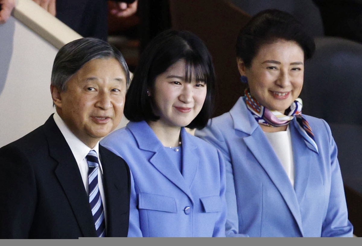 나루히토(왼쪽부터) 일왕, 아이코 공주, 마사코 왕비가 8일 일본 도쿄 돔에서 열린 2026 월드베이스볼클래식(WBC) 일본과 호주의 경기를 지켜보고 있다. 2026.3.8 도쿄 AP 뉴시스