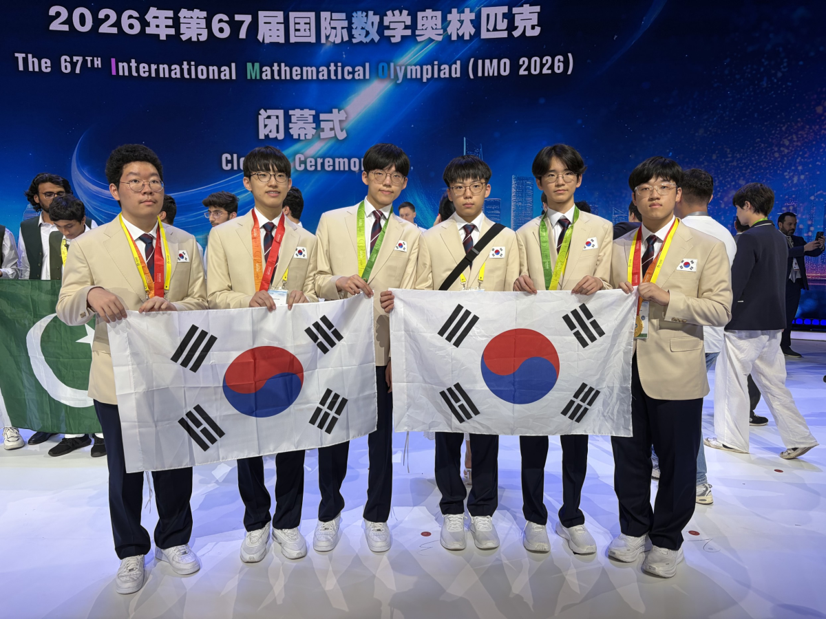 국제수학올림피아드에 참여해 전원 메달을 딴 한국 대표단. 왼쪽부터 변서진·이현준·홍승욱·김채민·김동현·심성진 학생  과학기술정보통신부 제공