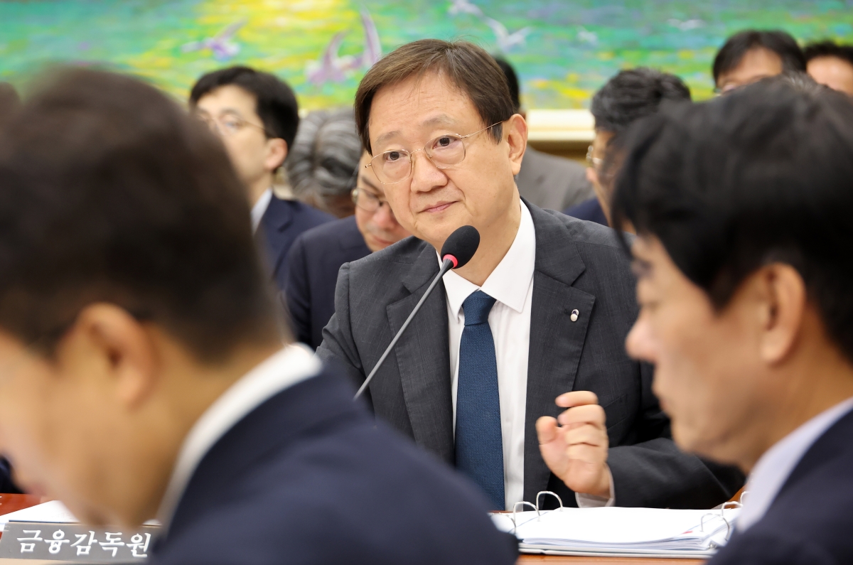 홈플러스 회생 관련 답변하는 이찬진 금융감독원장