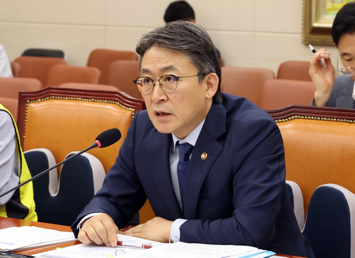 홈플러스 회생 관련 답변하는 권대영 금융위 부위원장