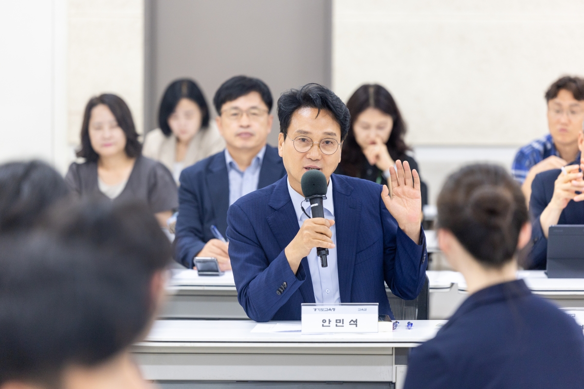 안민석 경기도교육감이 21일 화성 삼괴고등학교 학생자치회 워크숍에 참석해 발언하고 있다. 경기도교육청 제공