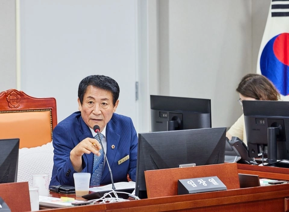 ▲ 지난 21일 제392회 임시회 도시환경위원회 수자원본부 업무보고에서 발언중인 임창열 의원(사진=경기도의회)