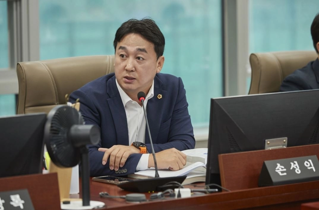 ▲ 제392회 임시회 경기도교육청 업무보고에서 발언중인 손성익 의원(사진=경기도의회)