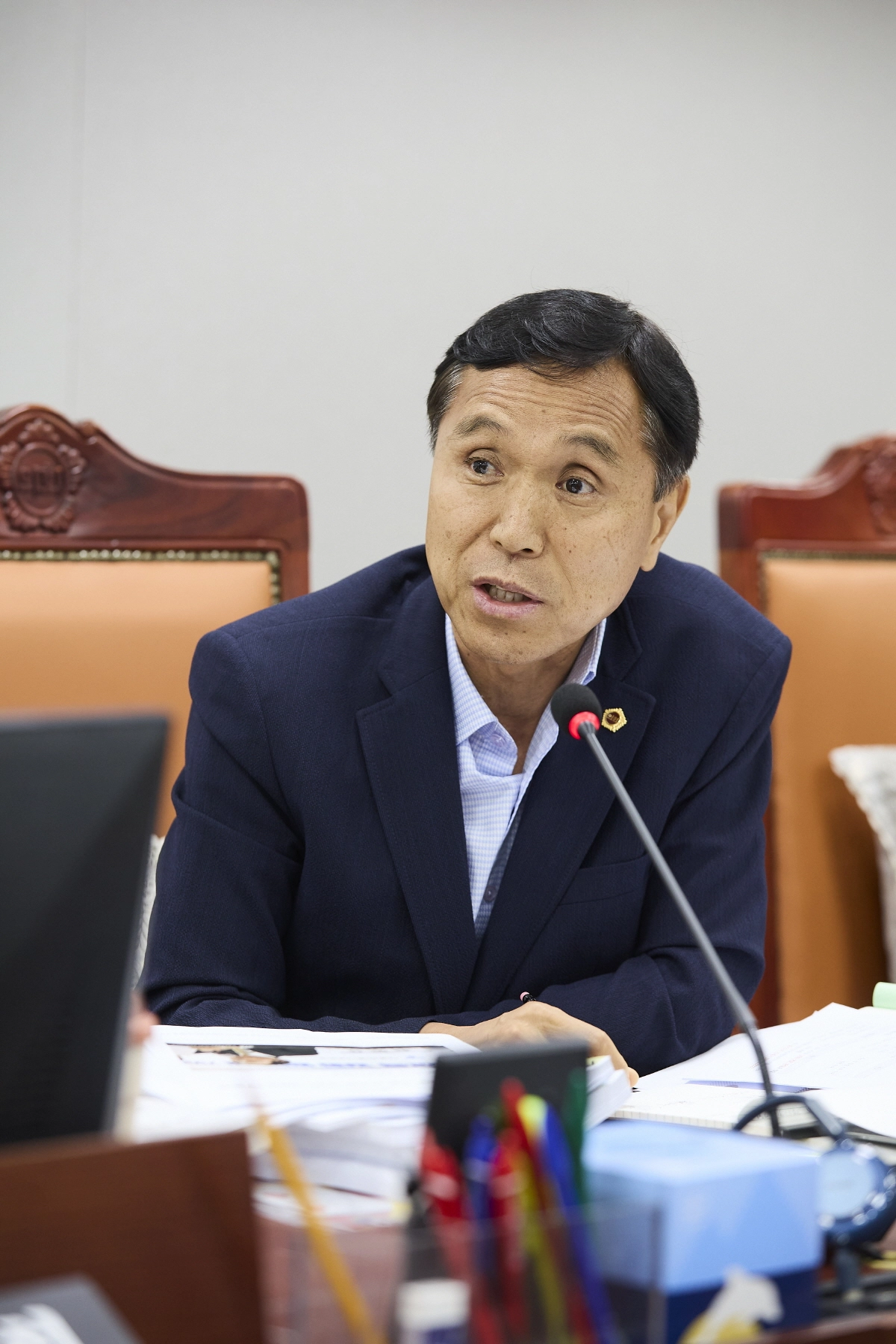 ▲이건한 의원이 경기도교육청 기획조정실 업무보고에서 교권보호 방안과 AI 교육 정책의 차별화 대책 마련을 촉구하고 있다. (사진=경기도의회)