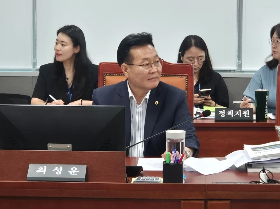 ▲ 지난 21일 열린 제392회 임시회 문화체육관광국 업무보고에서 질의하는 최성운 의원(사진=경기도의회)