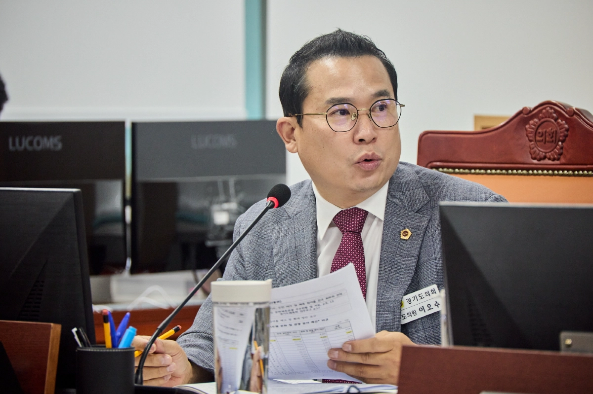 ▲문화체육관광위원회 이오수 부위원장이 20일 열린 소관 부서 업무보고에서 도민 생활체육 참여율 제고 및 경기도선수촌 주차 대책 마련을 촉구하고 있다. (사진=경기도의회)