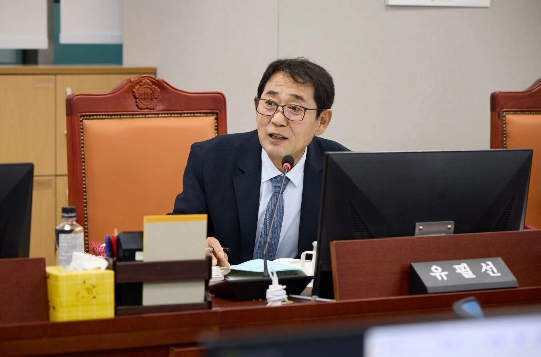 ▲ 지난 21일 열린 제392회 임시회 제2차 기획재정위원회 업무보고에서 질의하는 유필선 의원(사진=경기도의회)