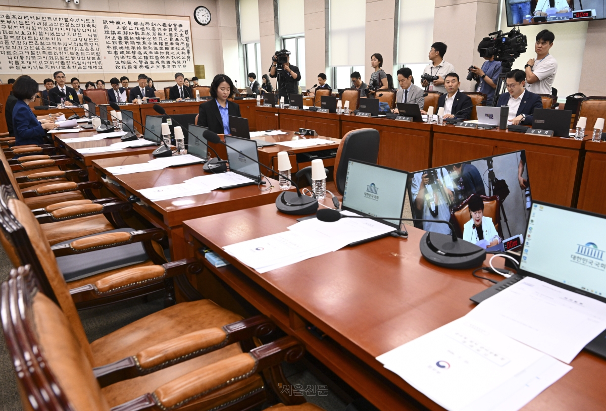 22일 국회에서 법제사법위원회 전체회의가 국민의힘 의원들이 불참한 가운데 열리고 있다. 2026.7.22 이지훈 기자
