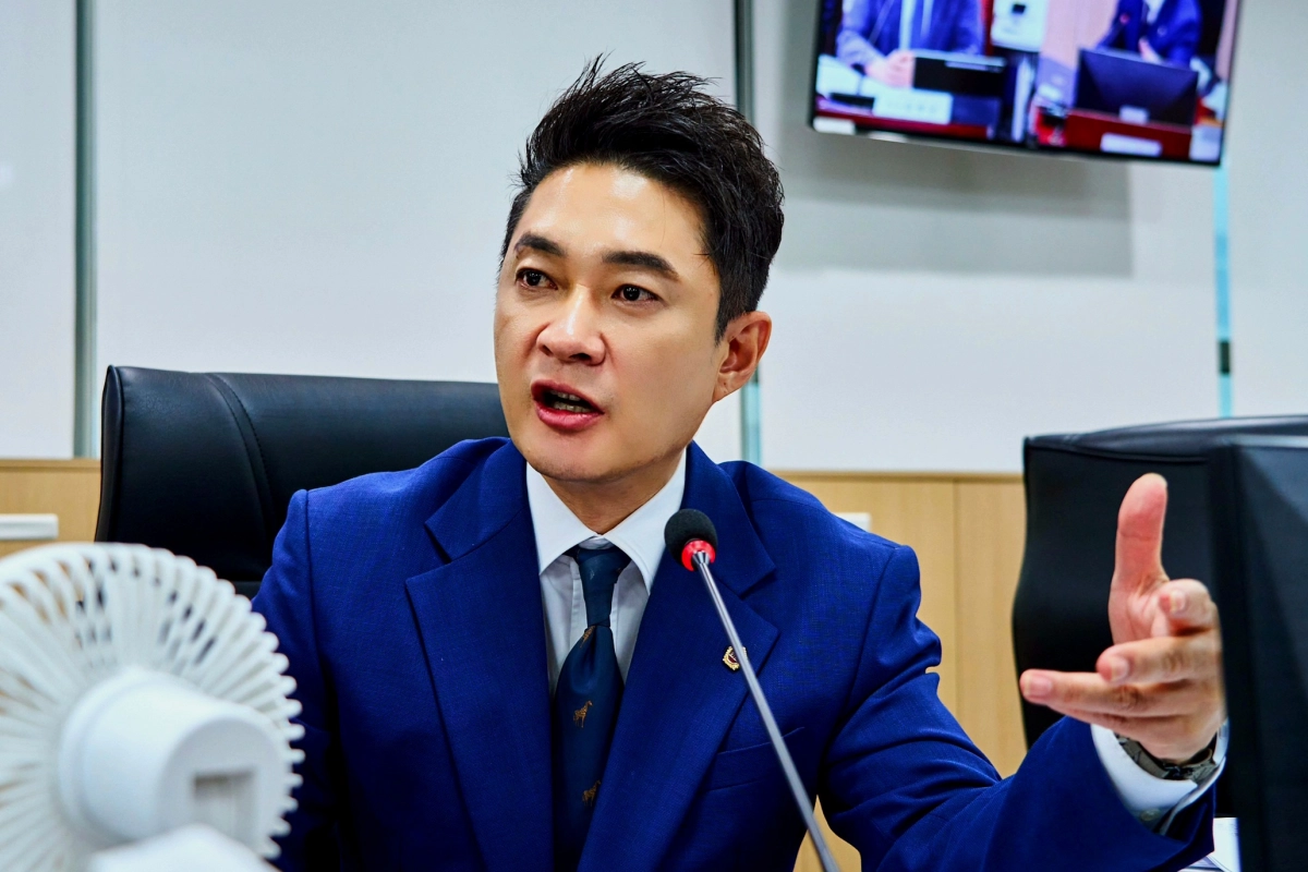 ▲미래과학협력위원회 전석훈 의원이 21일 열린 임시회 업무보고에서 경기도 4차산업혁명센터를 상대로 WEF 연계 사업의 기능 극대화와 지원 프로그램 확대를 주문하고 있다. (사진=경기도의회)