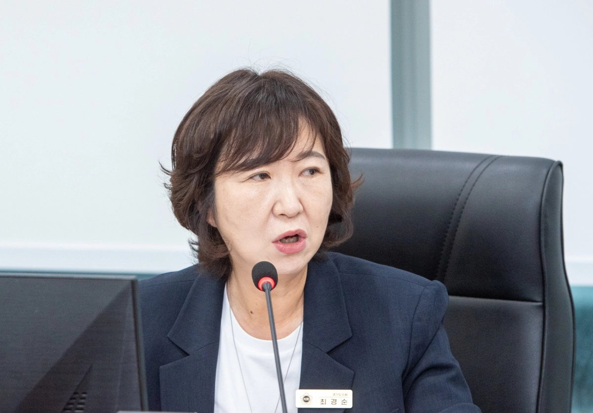 ▲보건복지위원회 최경순 의원이 제391회 임시회 업무보고에서 마약·도박 중독 대응체계 강화와 경기도의료원의 의료서비스 질 향상을 주문하고 있다. (사진=경기도의회)