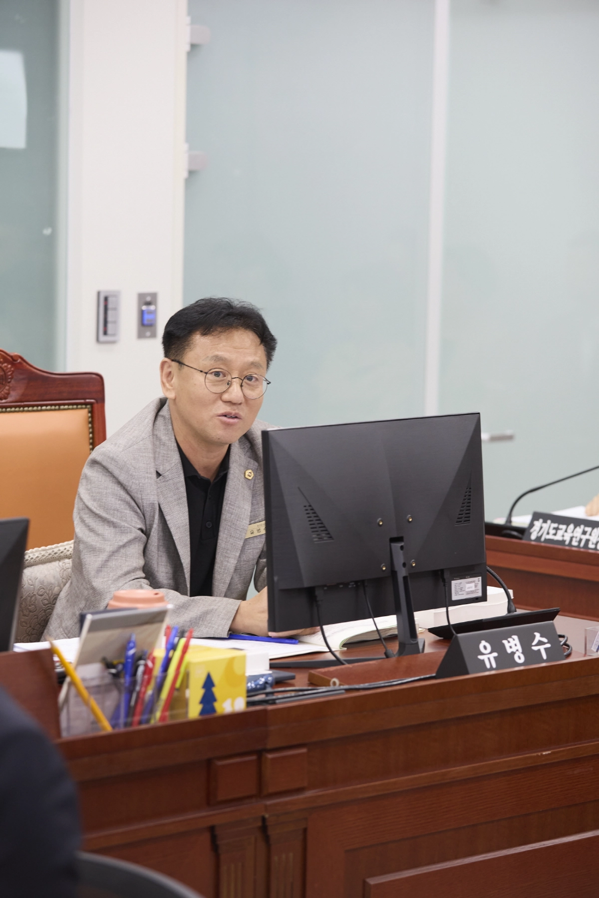 ▲유병수 의원이 22일 열린 경기도교육청 기획조정실 업무보고에서 교권 보호 대책 및 RAS 교육 정책의 구체적 실행계획 마련을 주문하고 있다. (사진=경기도의회)