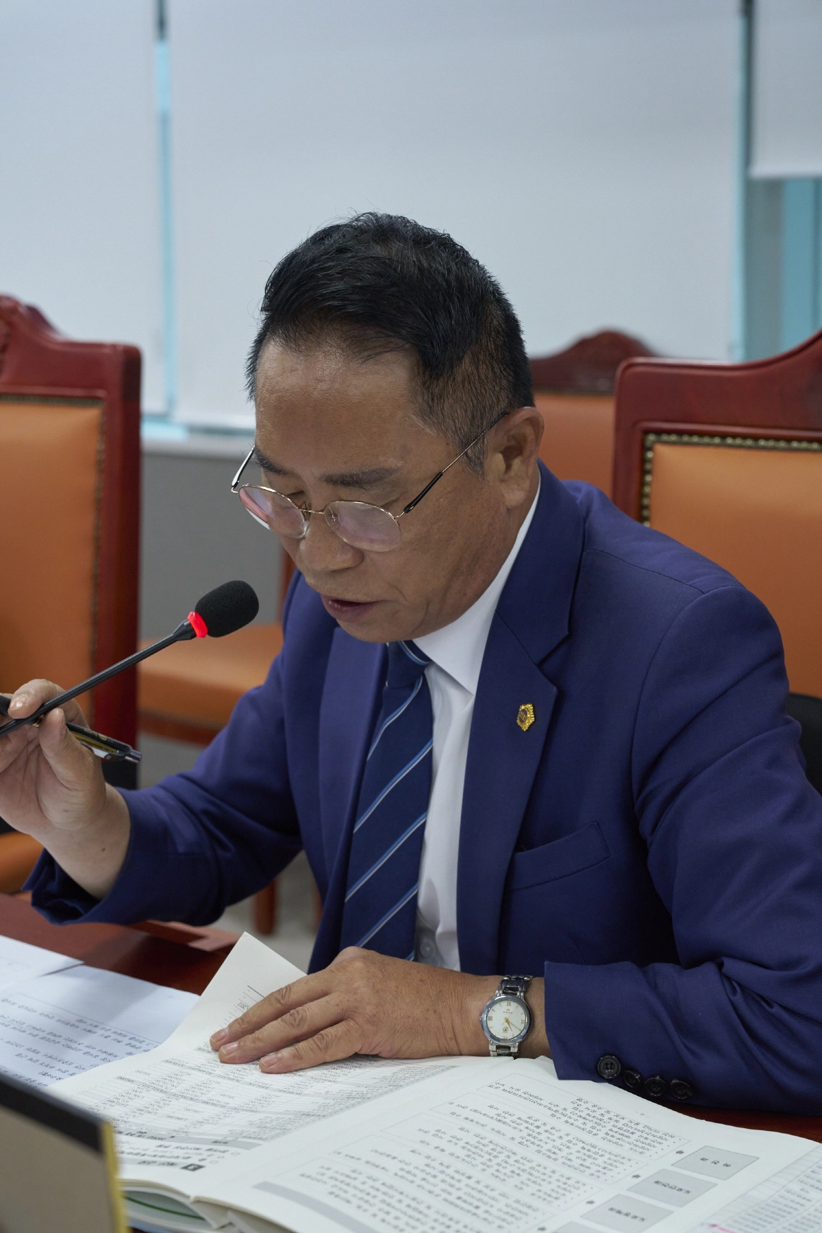 ▲오진택 의원이 21일 열린 건설국 업무보고에서 공공입찰 부적격 업체 근절 및 건설현장 대금 체불 해소 방안을 주문하고 있다. (사진=경기도의회)