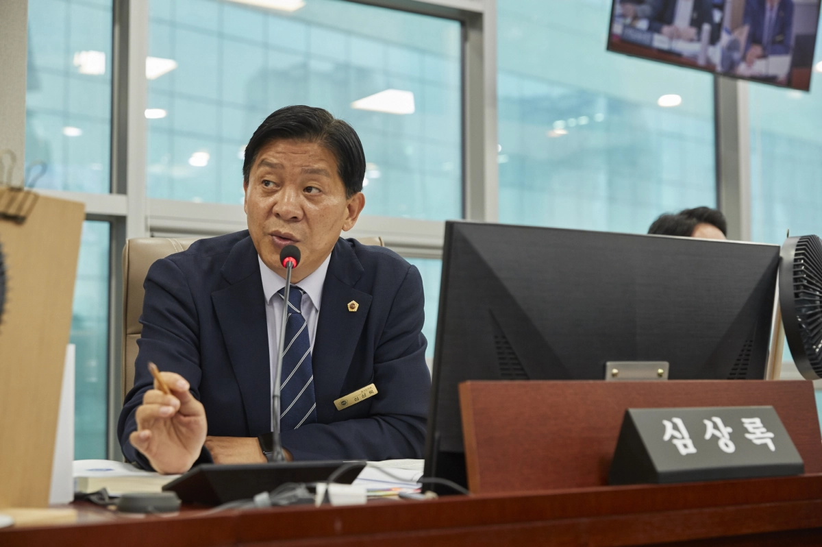 ▲심상록 의원이 제392회 임시회 지역교육국 업무보고에서 광명1초 설립 및 학교 체육시설 개방 등 교육 현안 대책을 촉구하고 있다. (사진=경기도의회)