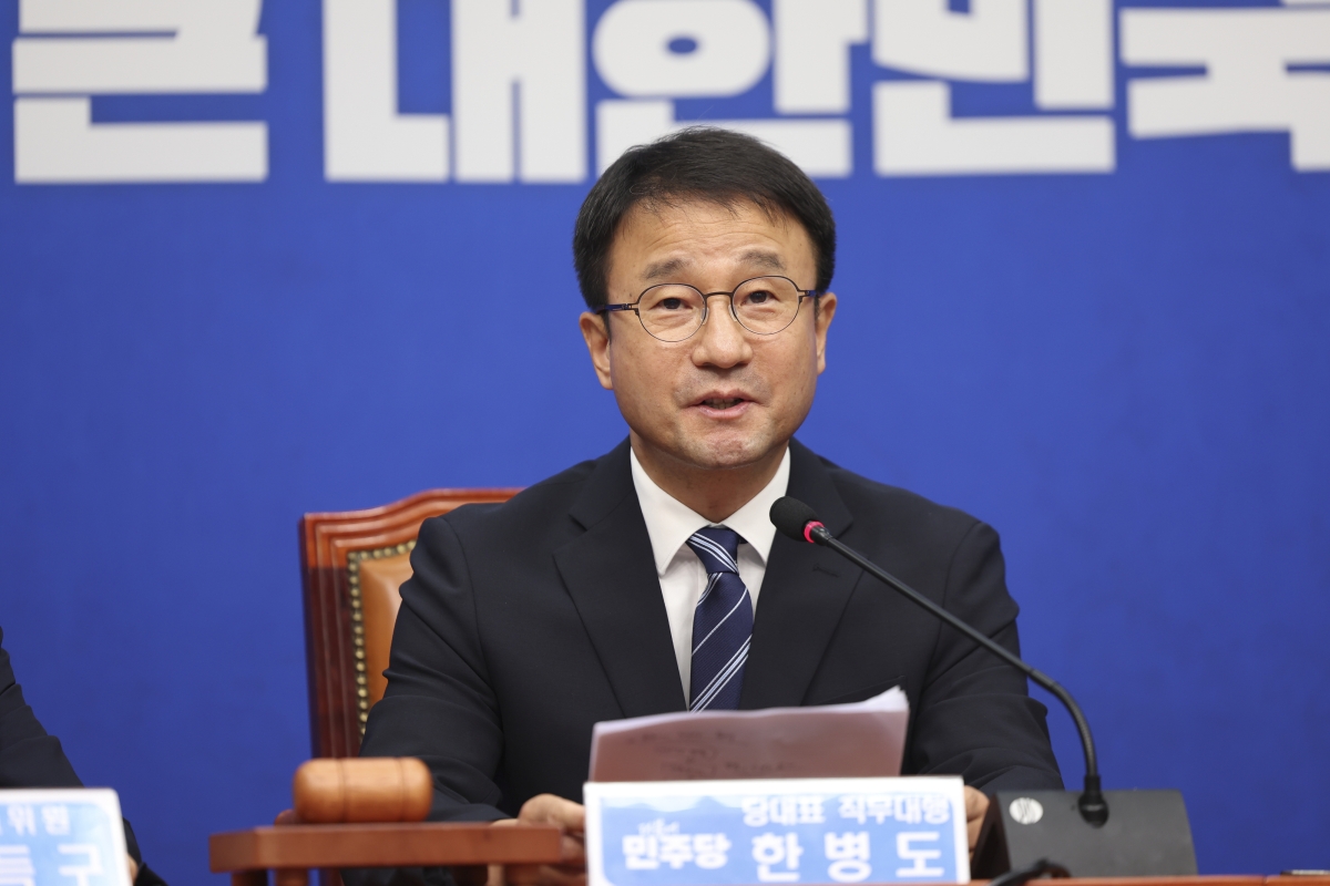 한병도 더불어민주당 당대표 직무대행 겸 원내대표가 22일 오전 서울 여의도 국회에서 열린 최고위원회의에서 발언하고 있다. 2026.07.22.뉴시스