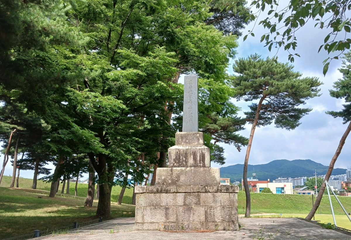 병오항일의병기념비. 1906년 홍주성전투에서 순국한 의병을 기린다.