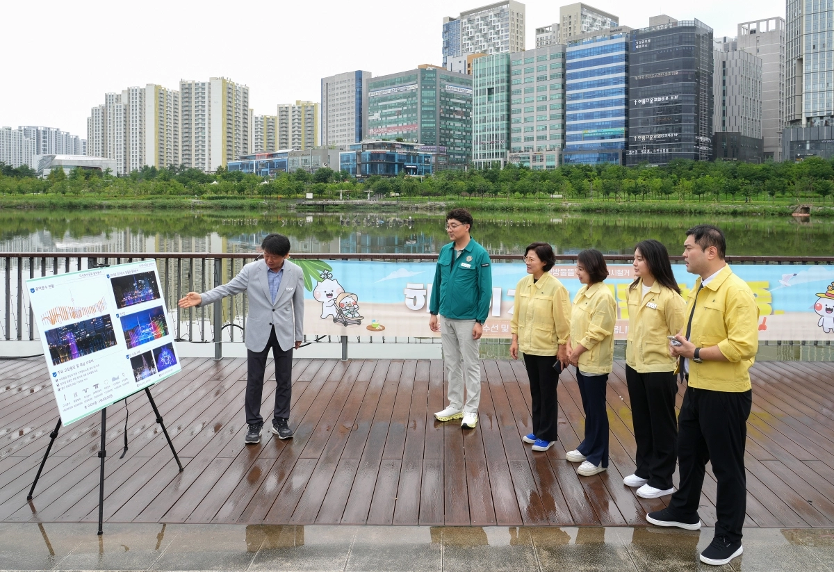지난 22일 하남시의회 도시건설위원회 정혜영 위원장과 소속 위원들이 미사호수공원 워터스크린 사업 현장 방문을 실시했다. 하남시의회 제공