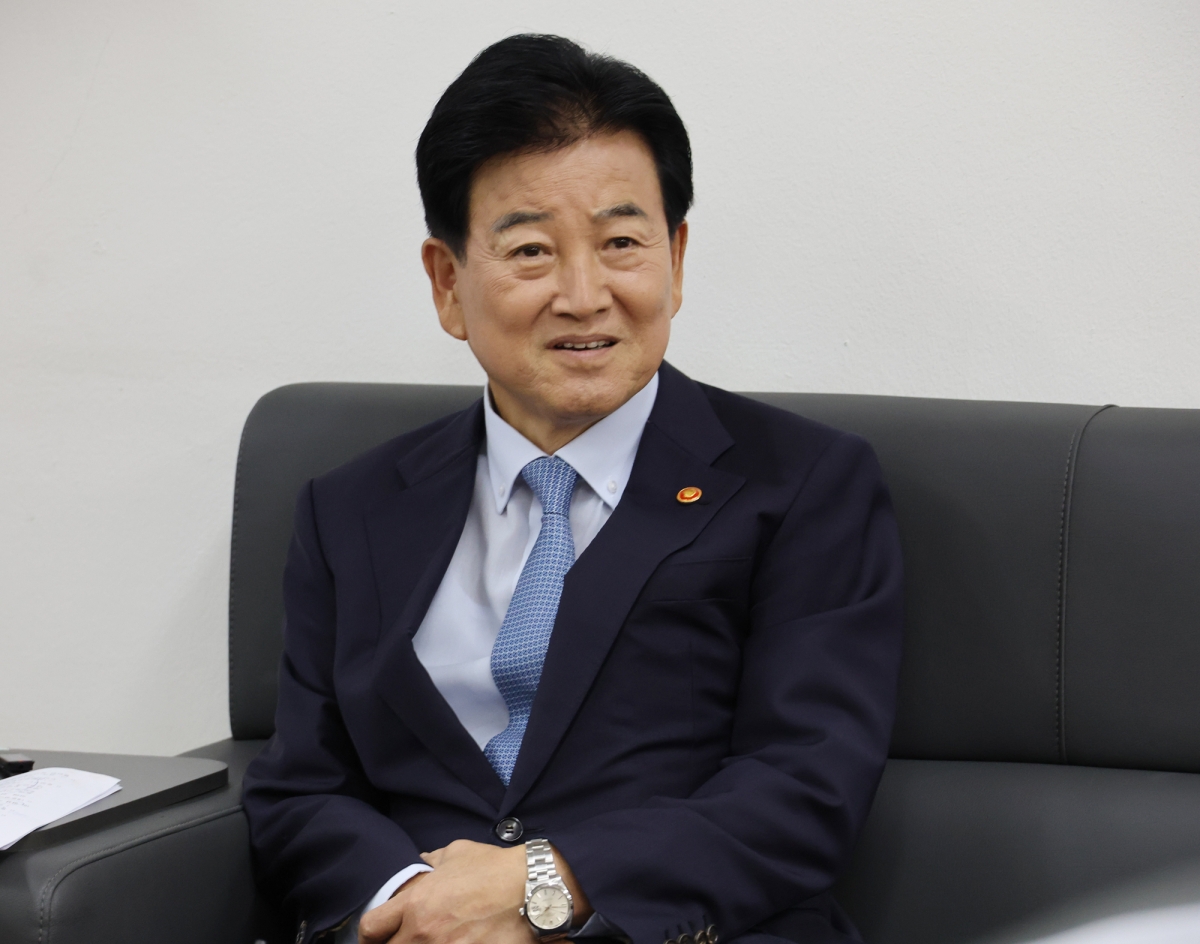 취임 1년 기자 간담회 하는 정동영 통일부 장관