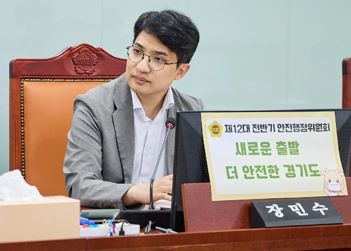 ▲ 장민수 의원이 22일 소방재난본부 업무보고에서 전기차 화재 대응을 위한 통합 시스템 구축을 촉구하고 있다. (사진=경기도의회)