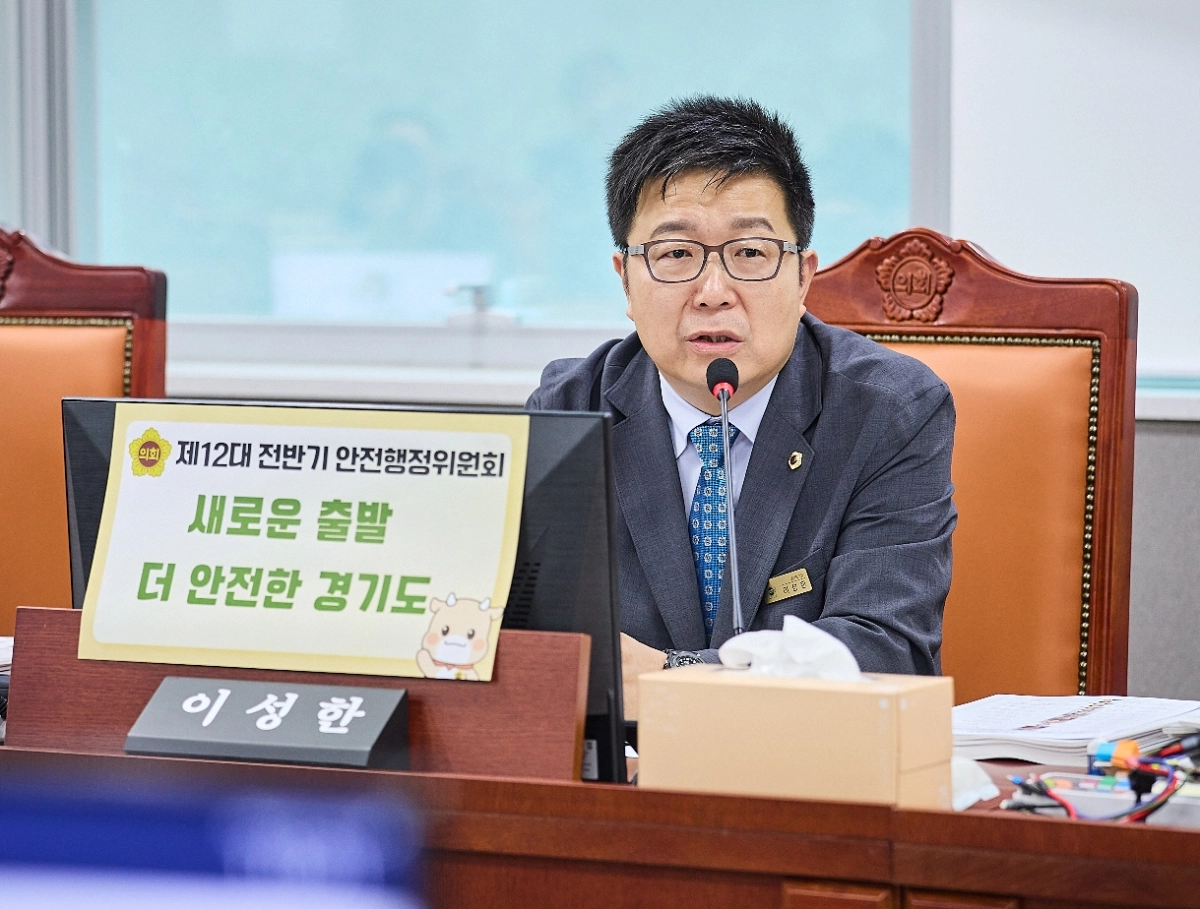 ▲ 이성한 의원이 22일 소방재난본부 업무보고 질의에서 국가첨단전략산업 시설에 대한 소방안전 관리 체계 강화를 촉구하고 있다. (사진=경기도의회)