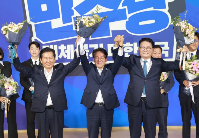 김민석·정청래·송영길 3파전 확정… 최고위원 ‘5 대 3’ 명청 대전