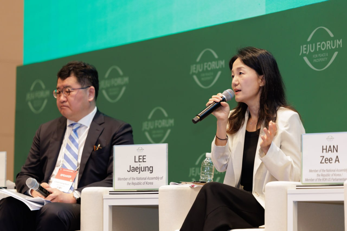 이재정 더불어민주당 의원이 지난달 26일 제주 해비치호텔에서 열린 제21회 제주포럼 ‘불확실성의 시대, 한미 협력의 미래와 의회 외교’ 세션에서 발언하고 있다. 이재정 의원실 제공