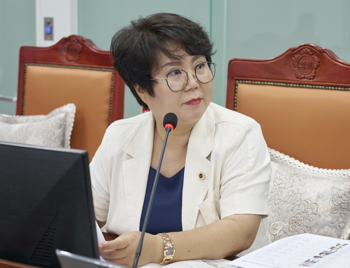 ▲김경옥 의원이 7월 22일 열린 경기도교육청 업무보고에서 유아교육 인프라 실효성 점검과 특수교육지도사 처우 개선을 요구하고 있다. (사진=경기도의회)