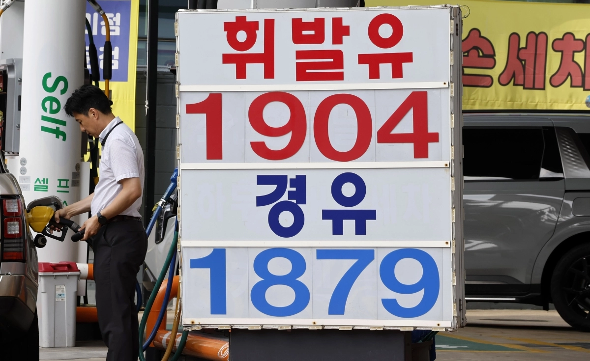 정부, 유류세 인하 2개월 연장…휘발유 15% 경유 25% 인하 유지