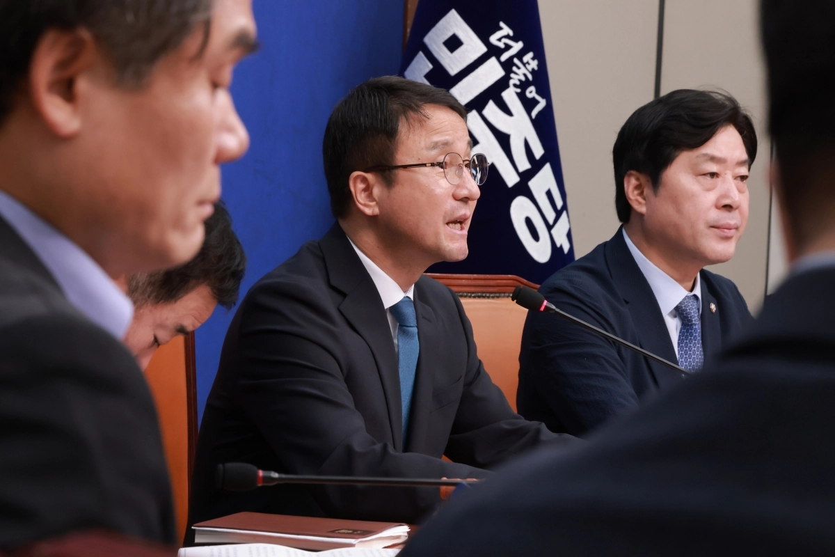 한병도 더불어민주당 당대표 직무대행 겸 원내대표가 24일 국회에서 열린 최고위원회의에 참석해 발언하고 있다. 연합뉴스