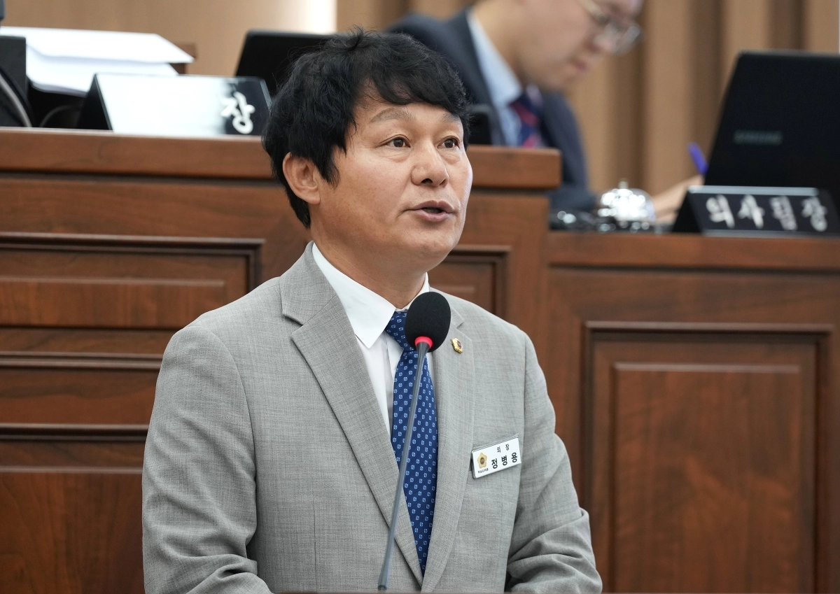 정병용 하남시의회 의장이 24일 열린 본회의에서 GTX-D 등 4개 광역철도의 신속한 추진과 주민 의견 반영을 촉구하는 대표발언을 하고 있다. 하남시의회 제공