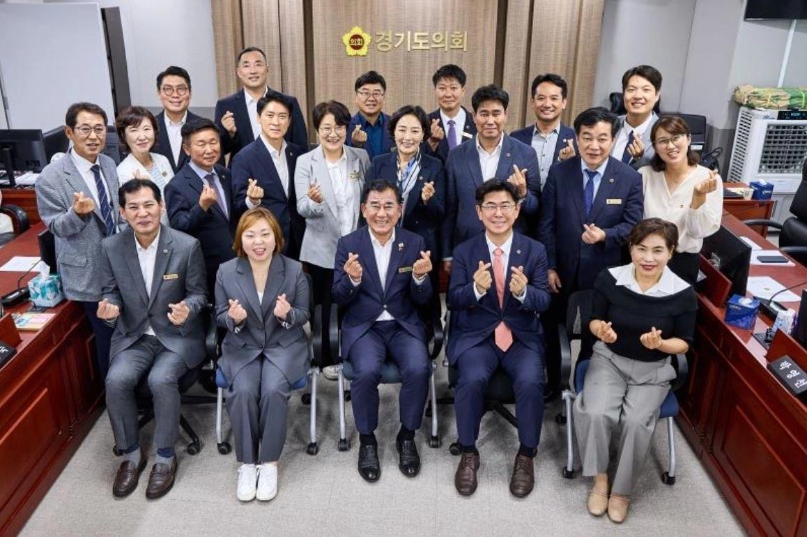 ▲ 경기도의회 예산결산특별위원회 기념촬영. (사진=경기도의회)