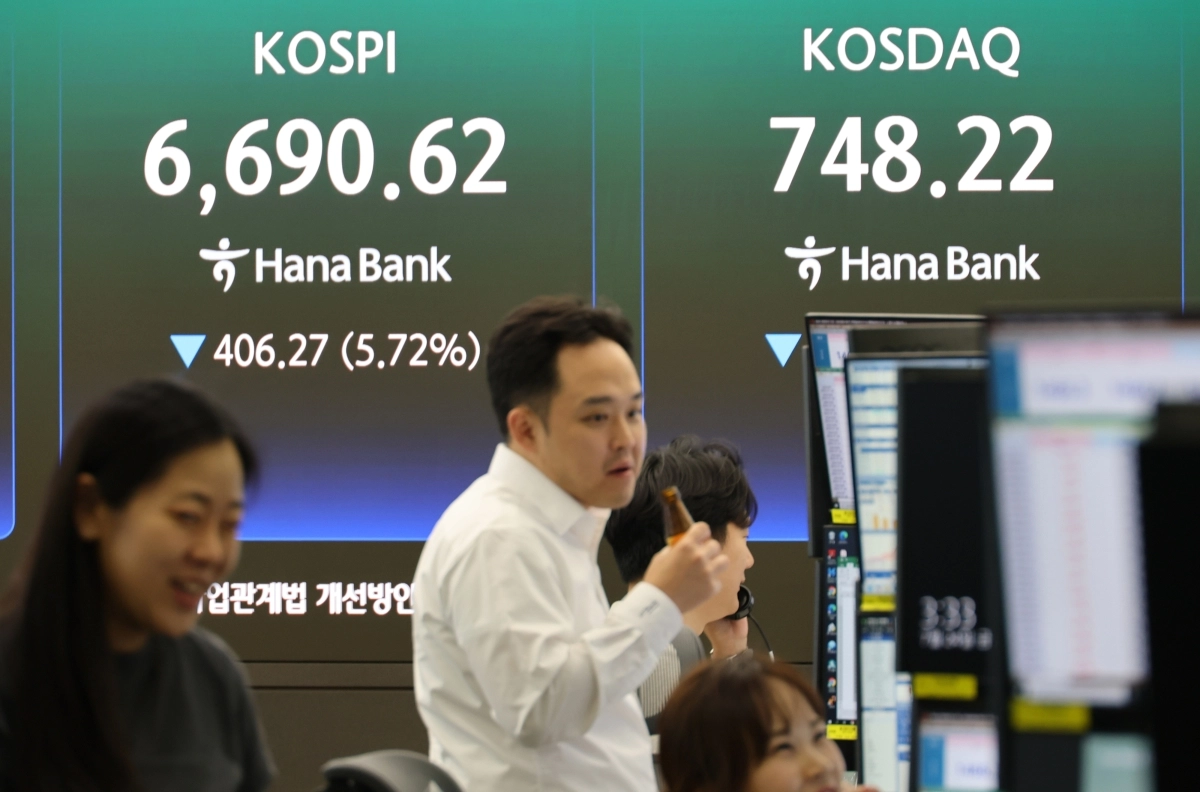 코스피 5.7%·코스닥 5.3% 급락 마감