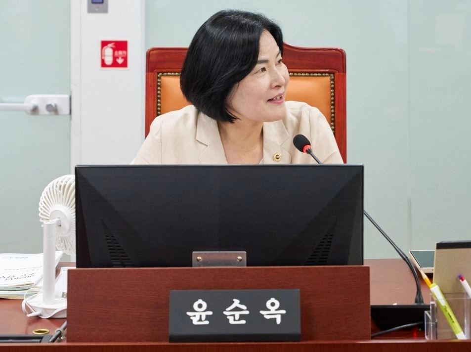 ▲ 제392회 임시회 상임위원회 업무보고에 참석해 발언중인 윤순옥 의원(사진=경기도의회)