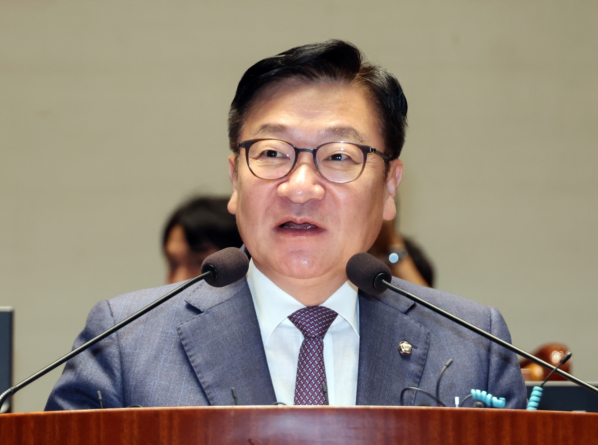 의원총회 발언하는 정점식 원내대표