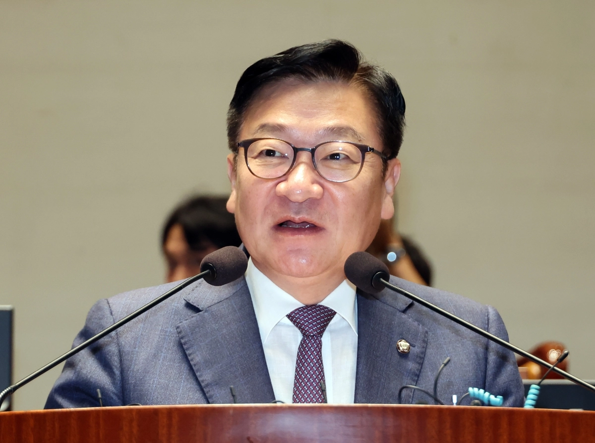 의원총회 발언하는 정점식 원내대표