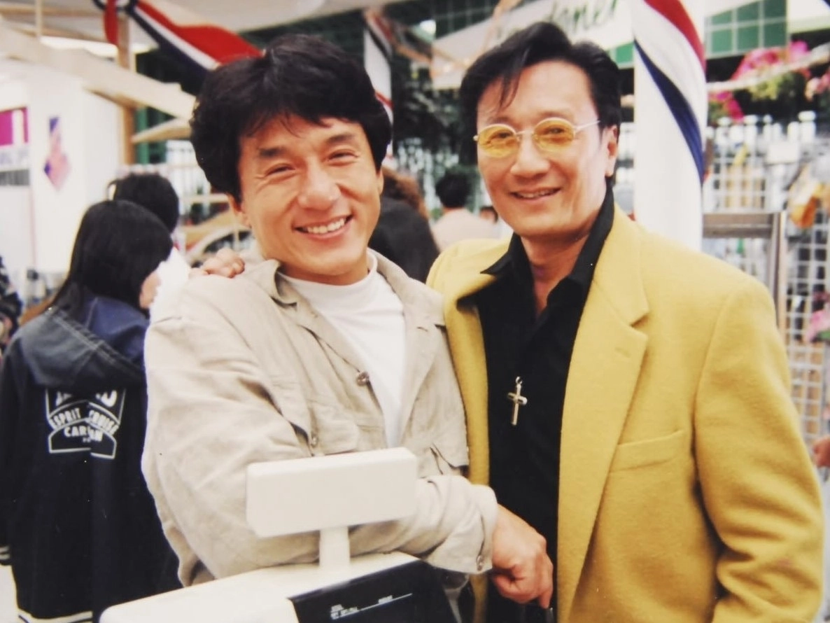 홍콩 영화배우 사현(오른쪽)의 별세 소식에 성룡(왼쪽)이 추모글과 함께 올린 과거 함께 찍은 사진. 성룡 인스타그램 캡처