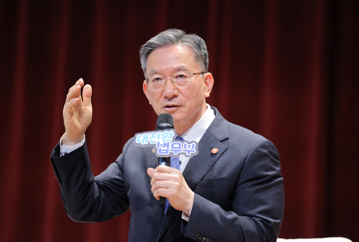 정성호 법무부 장관이 23일 경기 정부과천청사에서 열린 장관과의 토크콘서트에서 발언하고 있다. 2026.7.23 연합뉴스