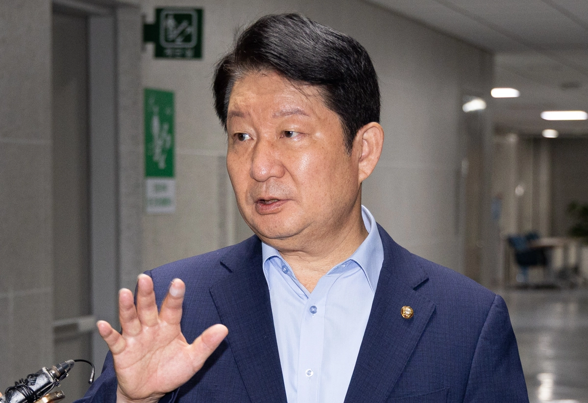 권영진 국민의힘 의원이 22일 서울 여의도 국회 의원회관에서 열린 당내 소장파 의원모임 ‘대안과미래’ 조찬모임에 참석하고 있다. 2026.7.22/뉴스1