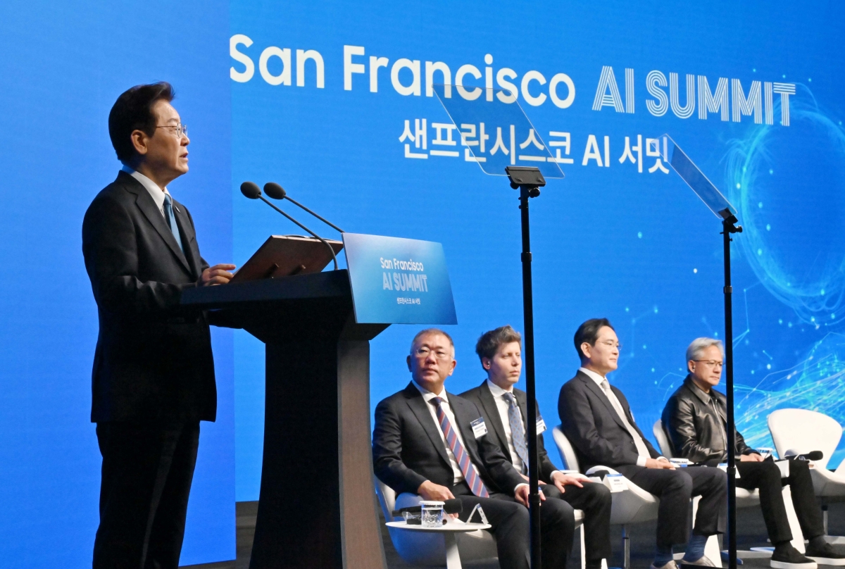 이재명 대통령이 24일(현지시간) 미국 샌프란시스코에서 ‘샌프란시스코 AI(인공지능) 선언’을 발표하고 있다.