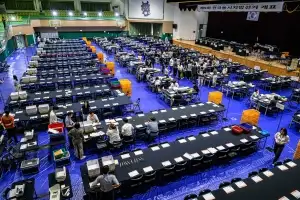 “투표자 수 틀리자 다른 투표소에 분산”…선관위 ‘숫자 맞추기’ 의혹