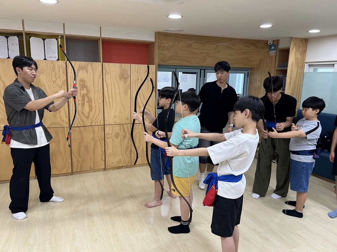 관악구·중앙대, 활쏘기 배우는 ‘관악 이음멘토링’