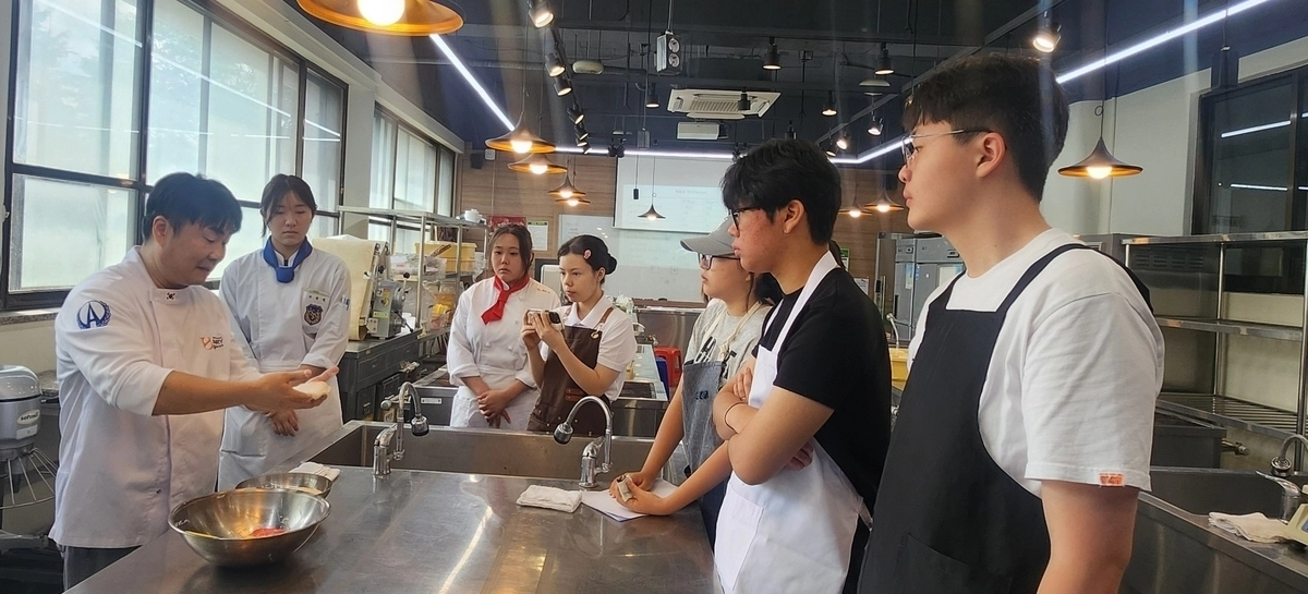 전남광주통합특별시교육청은 27일 지역 직업계고 학생들을 대상으로 한 ‘2026 빛고을 직업교육 혁신지구 대학 상호학점 인정 교육과정’을 본격 운영한다.