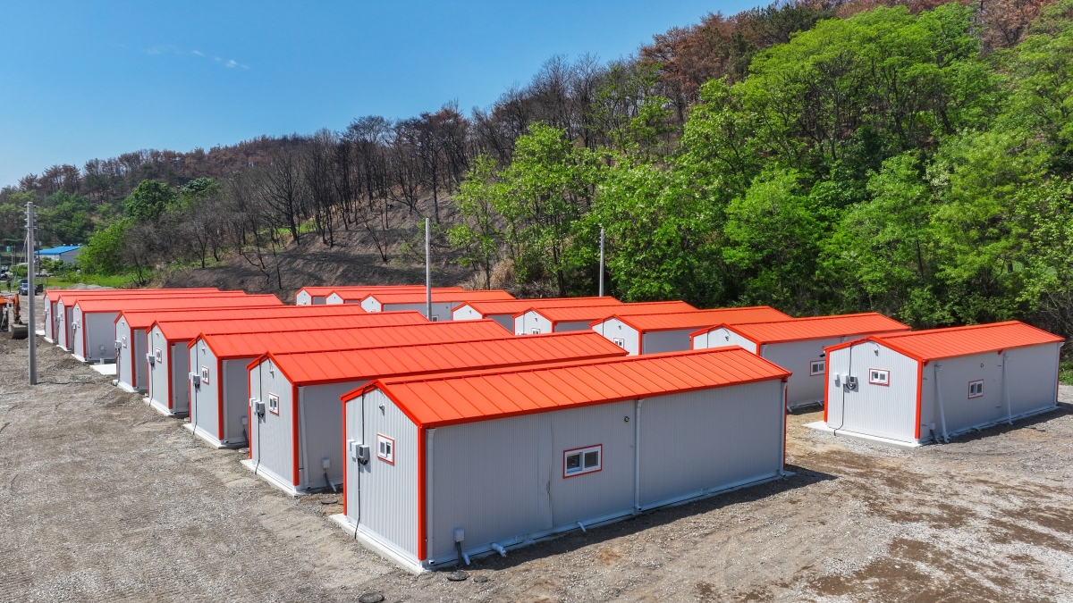 경북 영덕군에 산불 피해 이재민들을 대상으로 마련된 임시 조립주택. 영덕군 제공