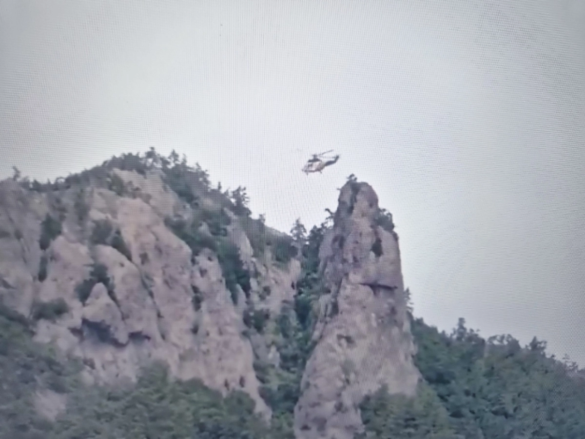 추락사고가 발생한 전북 군산시 선유봉. 전북소방본부 제공