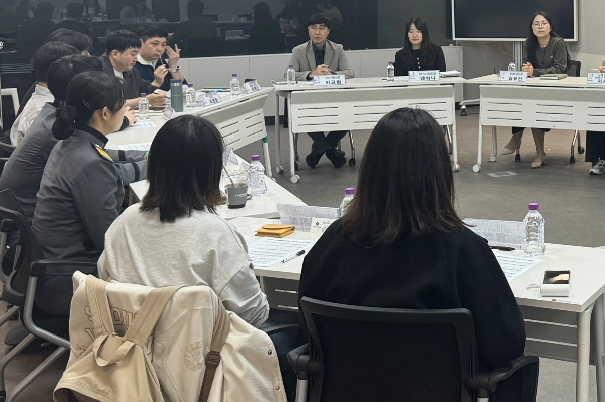 노원구와 총학생회연합회 관계자들이 지난 4월 간담회를 하고 있다.  노원구 제공
