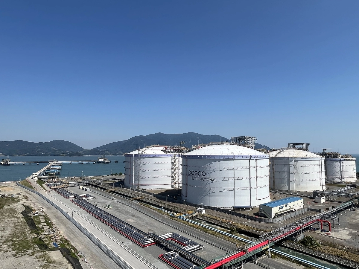 광양 제2 액화천연가스(LNG) 터미널 #7 탱크 위에서 바라본 제1 LNG터미널 전경. 서울신문DB