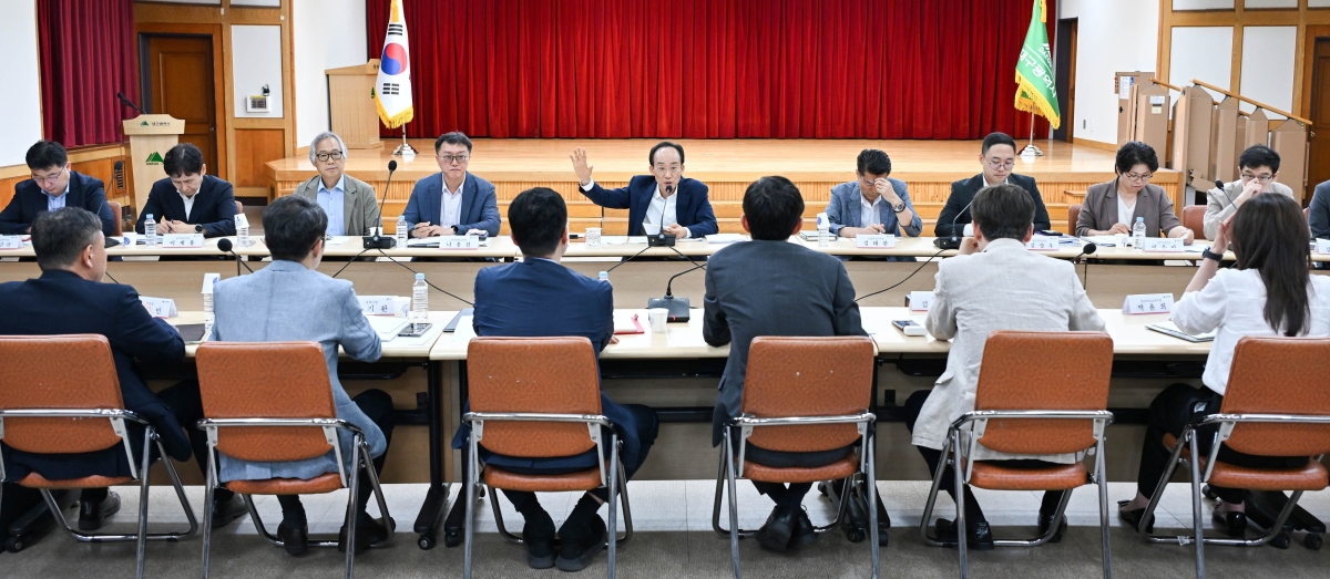 추경호 대구시장이 27일 시청 동인청사에서 간부회의를 열고 업무 지시를 하고 있다. 대구시 제공