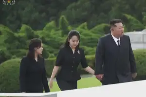 thumbnail - “엄마 판박이네” 리설주보다 커진 김주애, 김정은 옆자리까지 차지했다