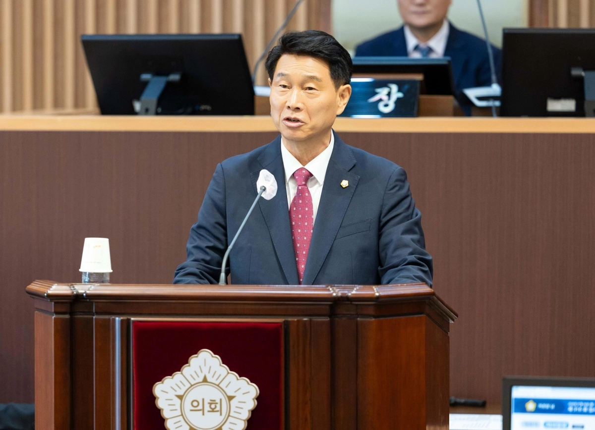 이진삼 서대문구의회 부의장이 임기 첫 입법 활동으로 구민들의 보이스피싱 피해를 예방하기 위한 ‘서대문구 전기통신금융사기 피해 예방 지원에 관한 조례 일부개정조례’를 발의했다. 사진: 서대문구의회 제공.