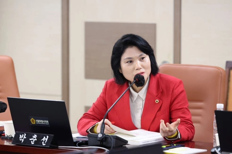지난 27일 제338회 임시회 폐회 중 열린 교육위원회 업무보고에서 발언중인 박춘선 의원. 서울시의회 제공